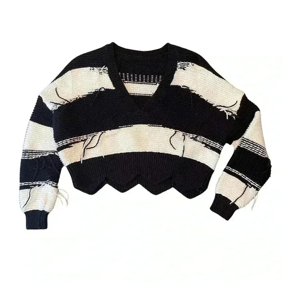 Wildfox Distressed Crop Fringe Oversized Sweater Size Small - Picture 4 of 9